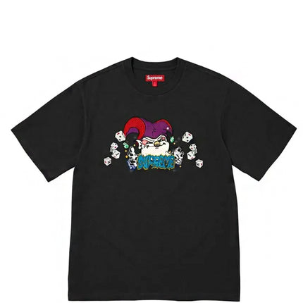 AOI x Supreme Camiseta Jester Black FW25-W19