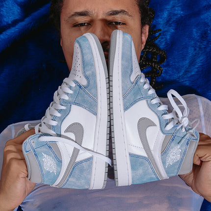 Air Jordan 1 High Hyper Royal