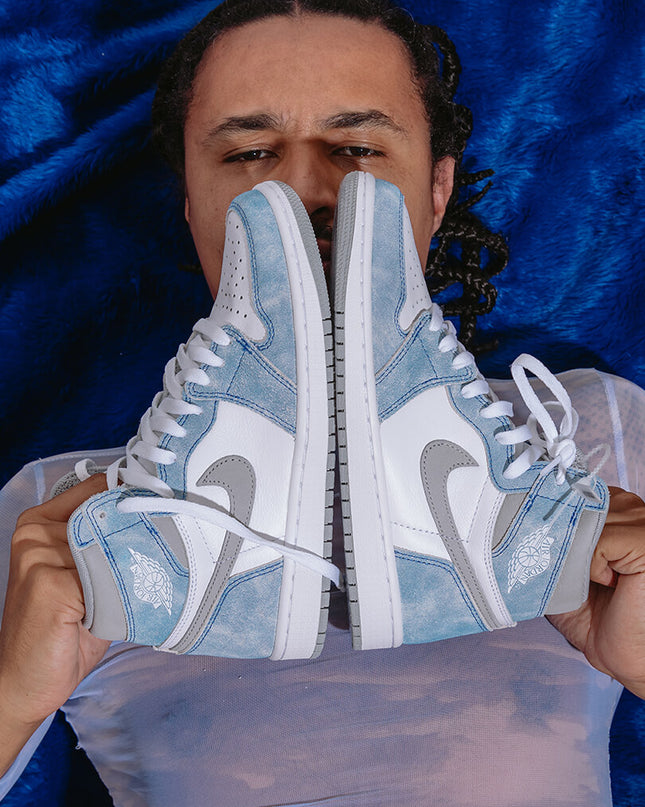 Air Jordan 1 High Hyper Royal