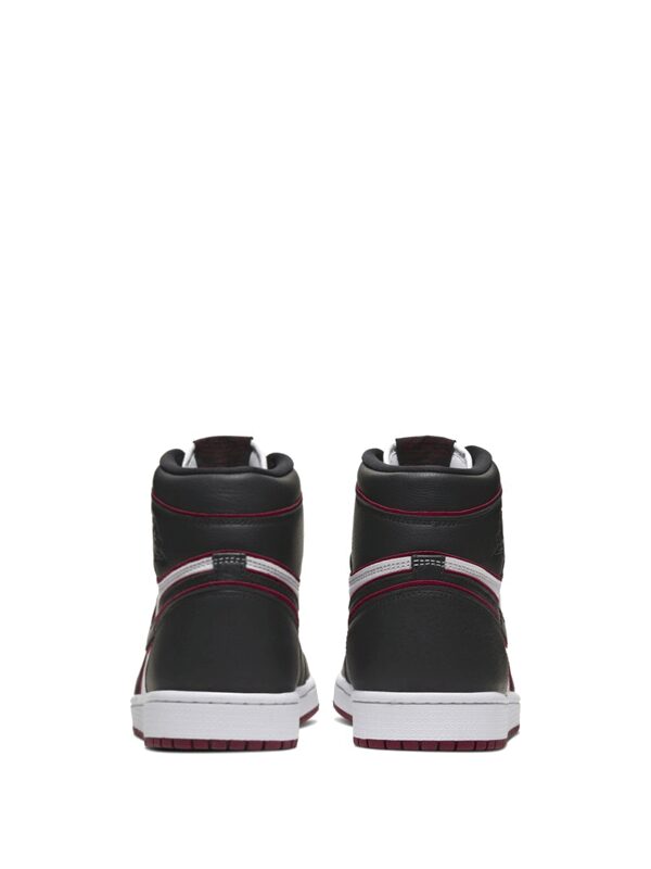 Air Jordan 1 Retro High Bloodline