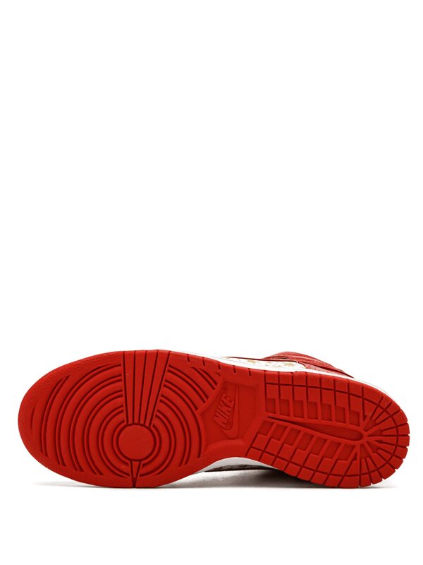 Nike Dunk High Pro SB Supreme Red Stars