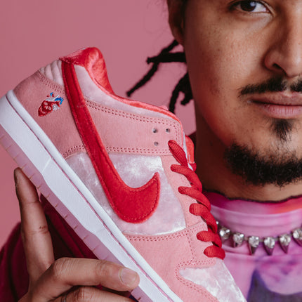 Nike SB Dunk Low Strange Love