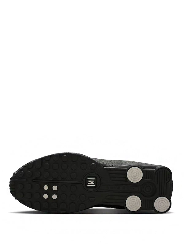 Nike Shox R4 Black Distressed