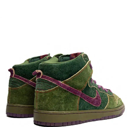 Nike SB Dunk High Skunk 420