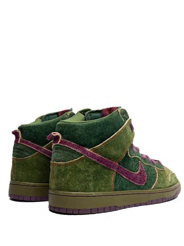 Nike SB Dunk High Skunk 420