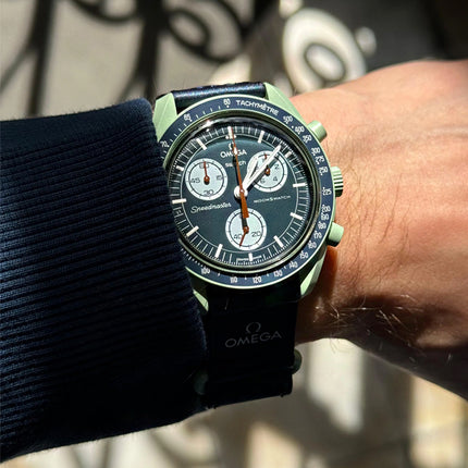 Swatch x Omega Relógio Bioceramic Moonswatch Mission to Earth