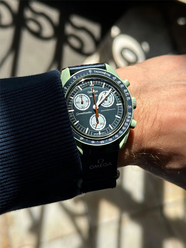 Swatch x Omega Relógio Bioceramic Moonswatch Mission to Earth