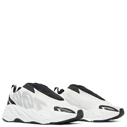 Yeezy Boost 700 MNVN Laceless Analog