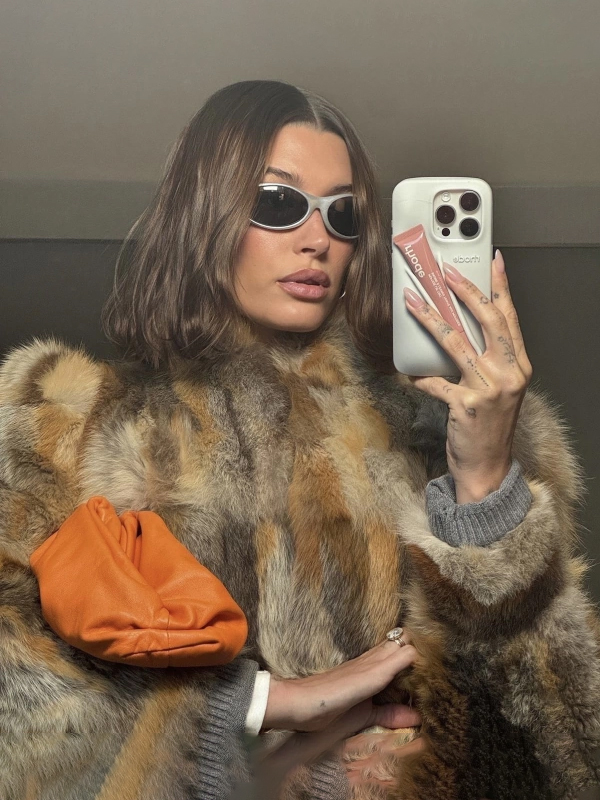 Case Phone Labial Rhode by Hailey Bieber1