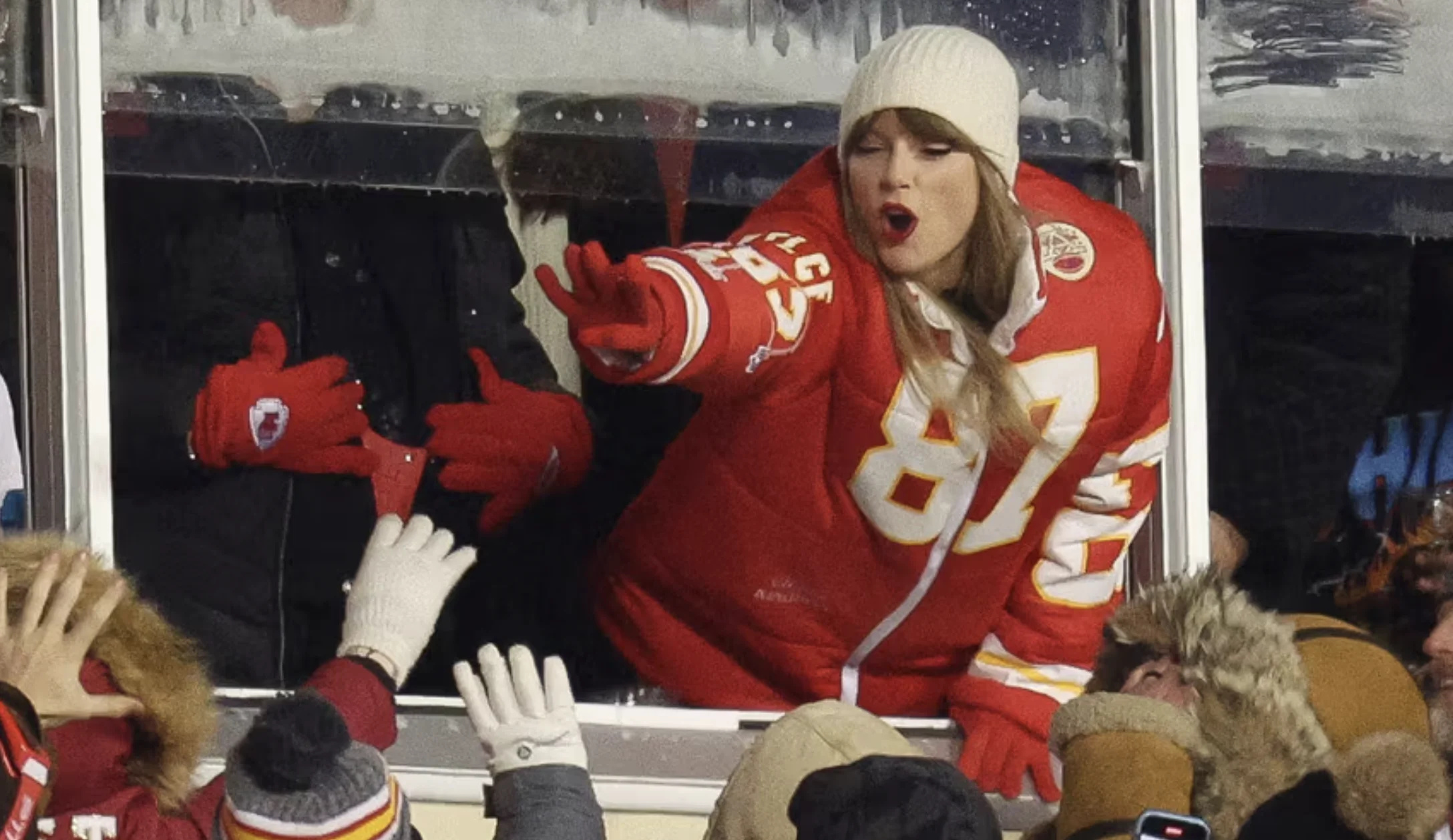 Kristin Juszczyk, Designer De Jaqueta Viral De Taylor Swift, Recebe Licença Da Nfl Original São Paulo