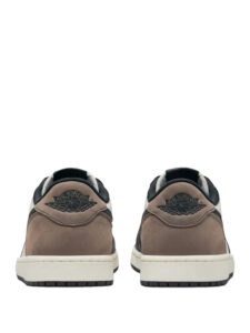 Jordan 1 Retro Low Mocha3