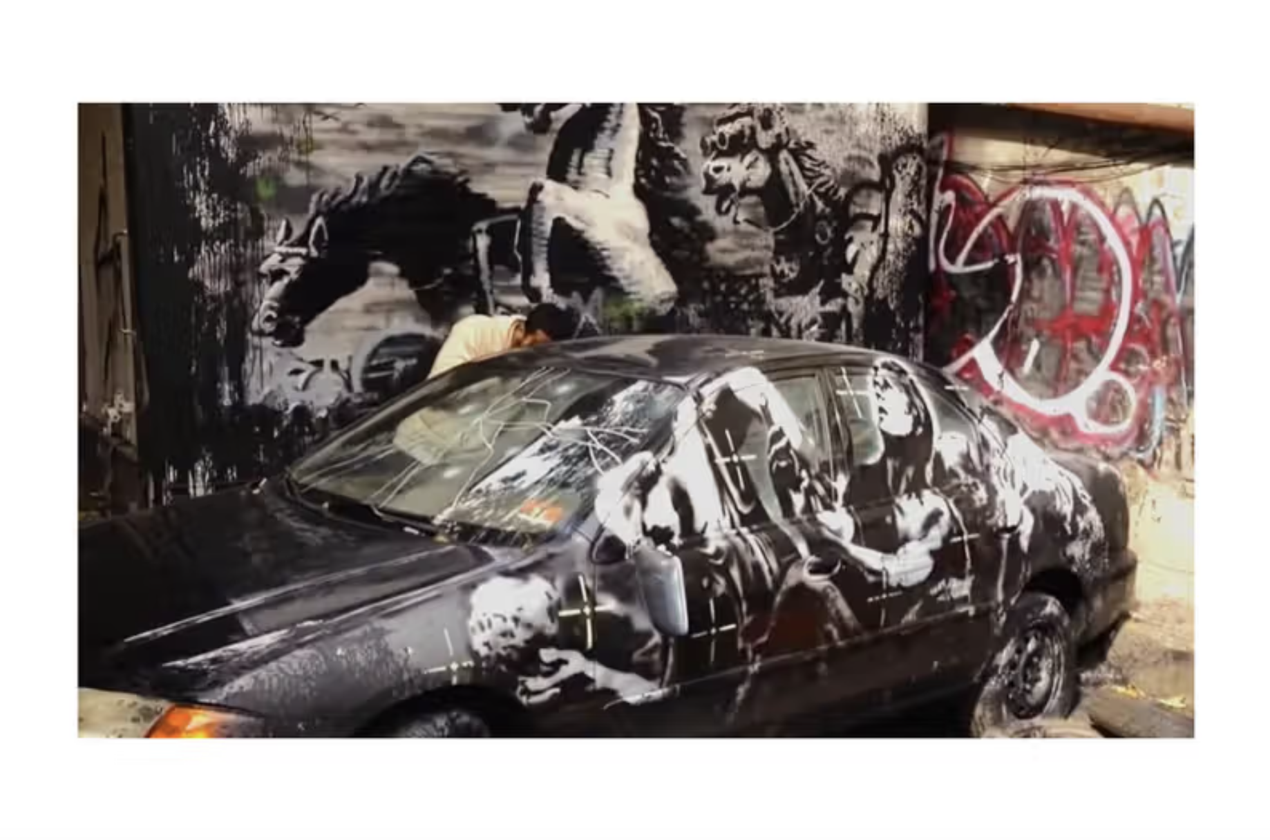 Porta De Carro Do Mural Crazy Horse Obra De Banksy Vai A Leilão Original São Paulo