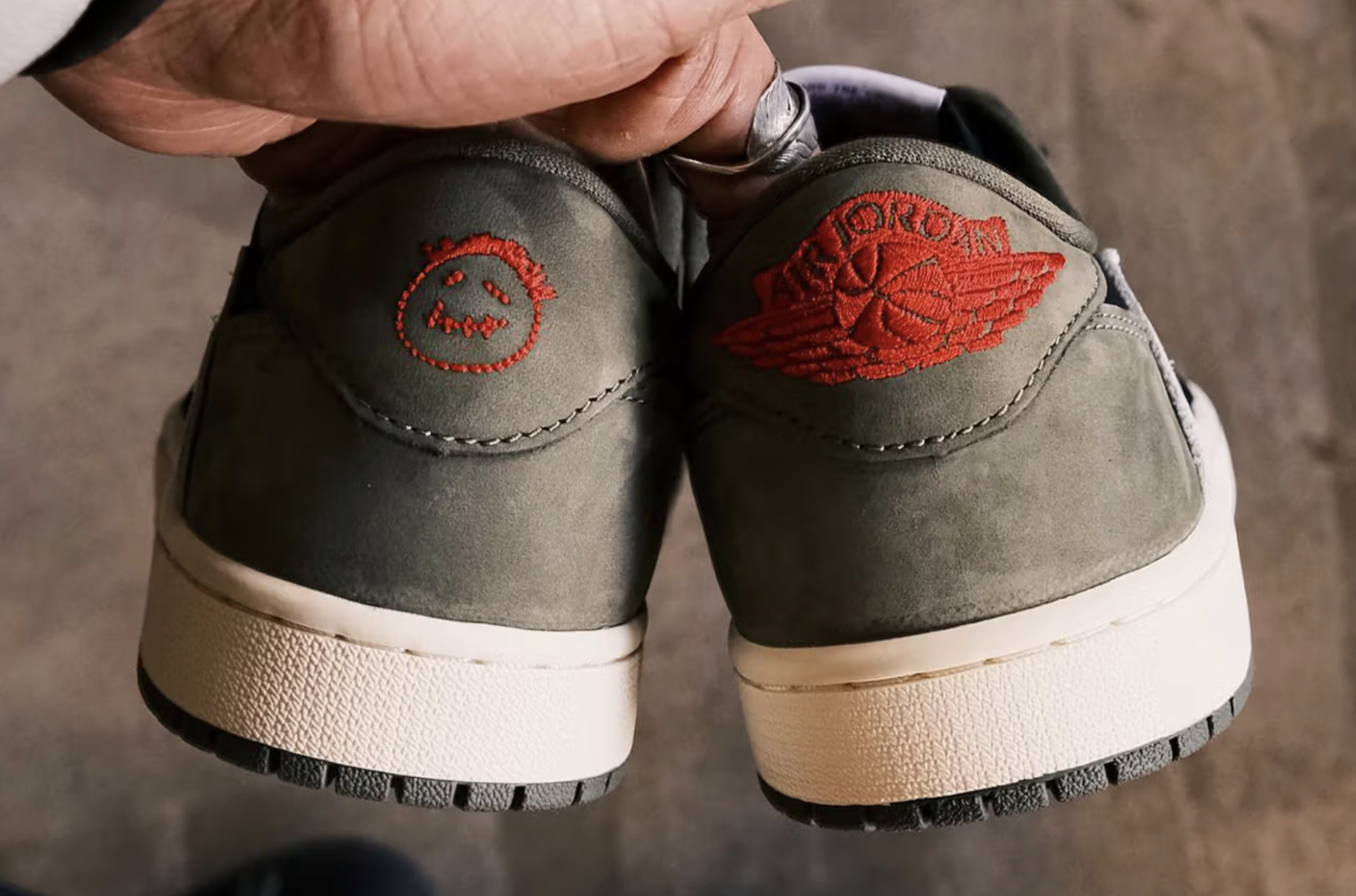 Primeiro Olhar Sobre A Nike Air Jordan 1 Low Og Black Olive Com Travis Scott Original São Paulo