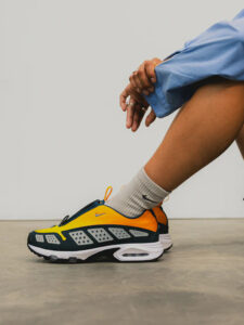 Air Max Sunder Canyon Gold Deep Ocean3