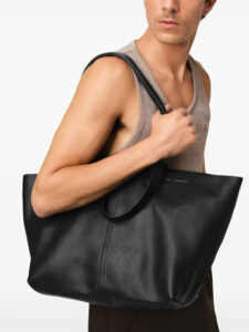 AMI Paris Bolsa tote midi de couro preto2