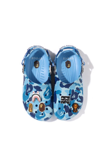 BAPE x Crocs Classic Clog Blue - Imagem 4