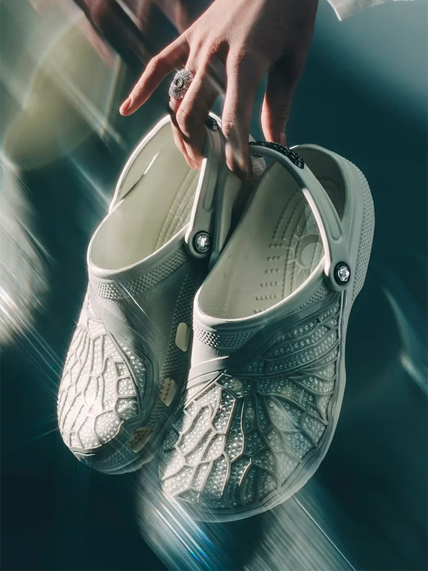 A Nova Coleção Swarovski X Crocs Será Lançada Em Maio De 2025 Original São Paulo