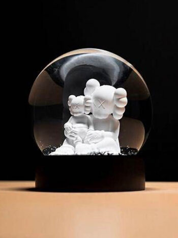 KAWS Holiday Changbai Mountain Snowglobe (Edition of 500) White - Imagem 3