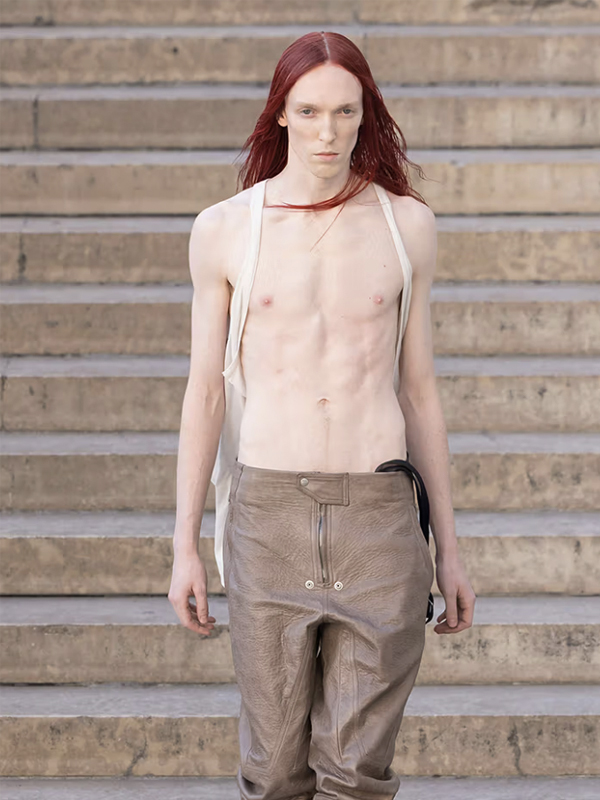 Rick Owens Ss26- Uma Retrospectiva Teatral De Elegância Bruta Original São Paulo