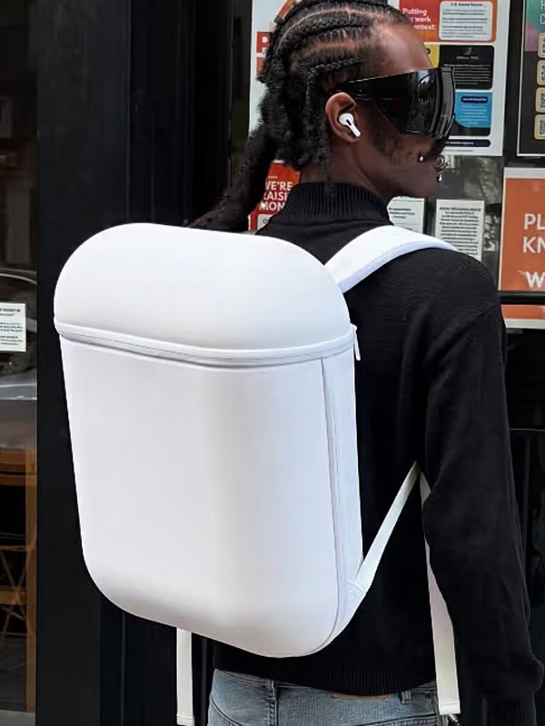 Airpack Da Bravest Studios Transforma O Iconizado Estojo De Airpods Em Mochila Original São Paulo