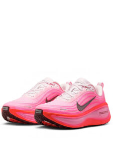 Nike Vomero Plus Hyper Pink Bright Crimson2