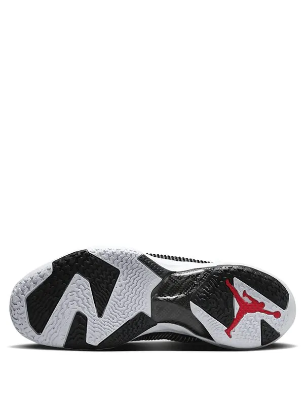 Air Jordan 37 Low Siren Red.