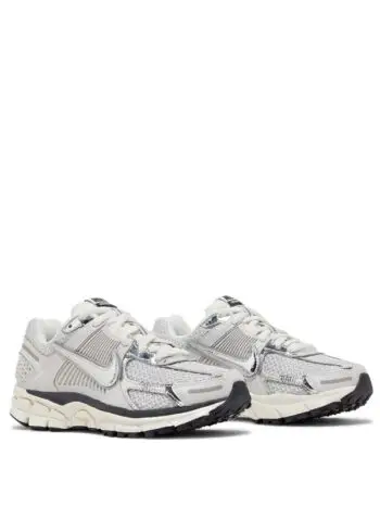 Nike Zoom Vomero 5 Photon Dust Metallic Silver - Imagem 4
