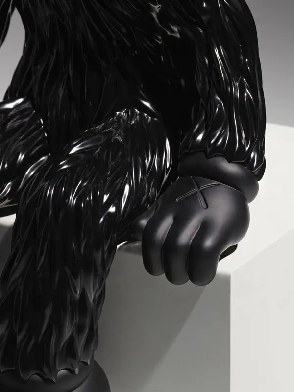 KAWS BFF Seeing Lamp Figure (Edition of 150) Black - Imagem 4